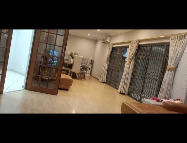 4 BEDROOM HOUSE FOR SALE IN KENSINGTON